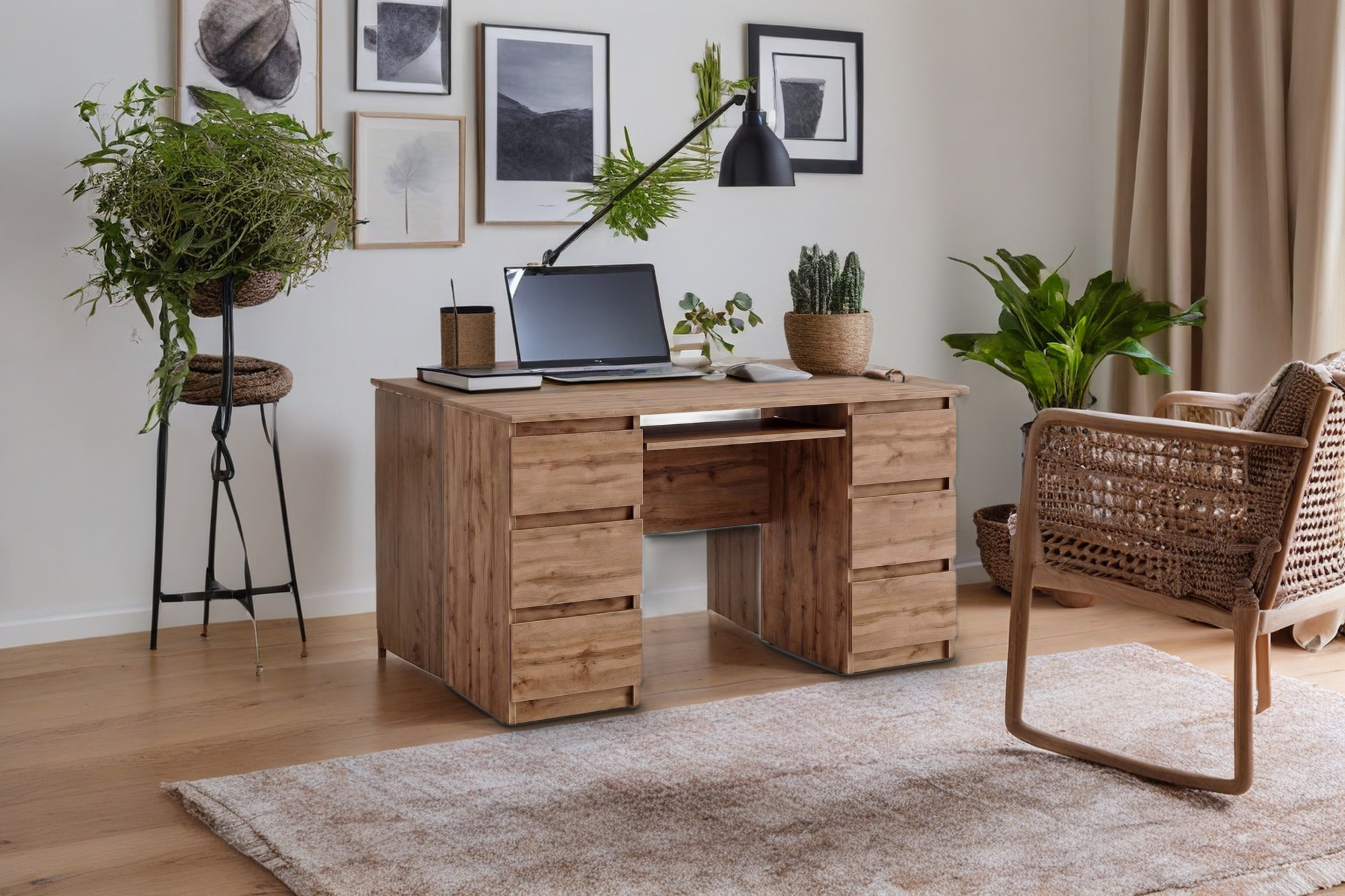 Bureau in Wotan eiken met zes lades in een kleine werkkamer